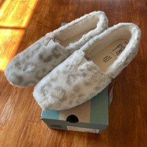 NWT Toms Alpargata White Snow Leopard Fleece/Faux Fur Slip-On Shoes Size 7.5